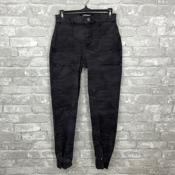 Express Black Camo Cropped Straight Jeans - Picture 1 of 8